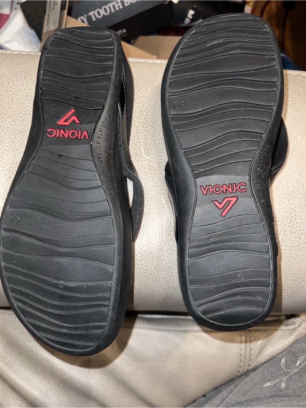 Vionic High Tide Thong Patent Trim Sandal Women's Size 9 GUC! - Picture 5 of 10
